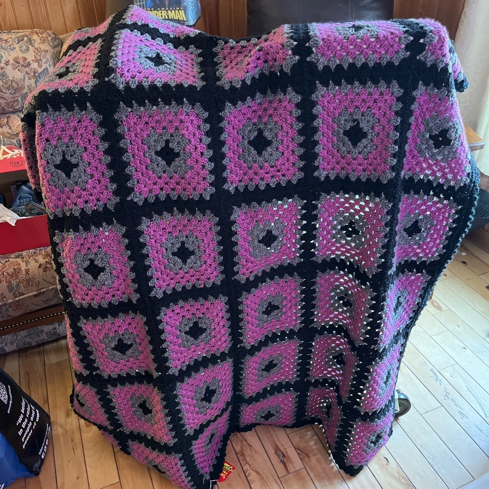 "Abuela cuadrada afgana rosa/gris/negro casera 48""x68""" Foto 1 de 1