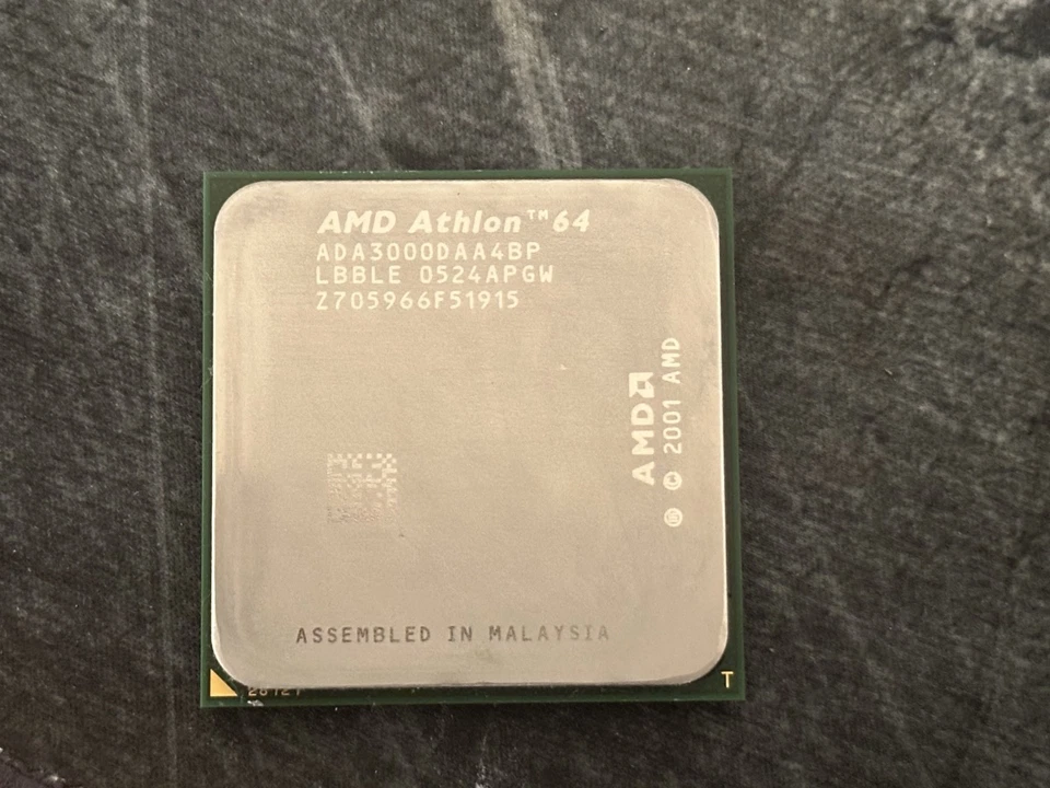 AMD Athlon 64 3000+ 1,8 GHz - ADA3000DAA4BP - Socket 939 Foto 1 de 2