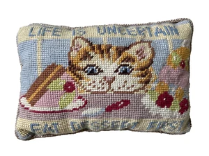 Vintage Nadelspitze Katze Kissen "Das Leben ist unsicher Essen Sie zuerst Dessert" 9"x6" Wolle - Bild 1 von 3