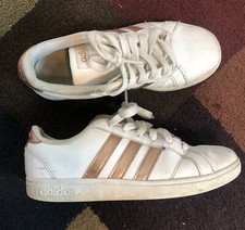 2 1/2 (8-9 Years) Girls Adidas Tennis Shoes Sneakers Size 2.5 Rose Gold stripes