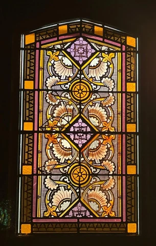 BEAUTIFUL VICTORIAN - GOTHIC STAINED GLASS WINDOW FROM A CLOSED CHURCH -HCM127 Cover