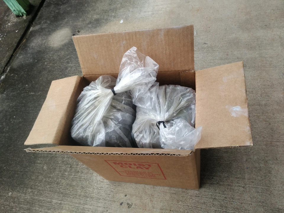 Arcilla cerámica loza húmeda con talco - por caja de 50 libras Foto 1 de 2