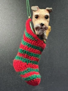 1985 Hallmark Doggy in einem Strumpf Weihnachtsschmuck Welpe Hundeknochen gestreifte Socke - Bild 1 von 9