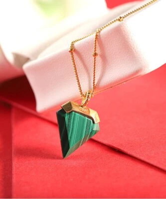 I03 Rimorchio Triangolare Di Malachite Pietra Der Afrodite Argento 925 Dorato - Immagine 1 di 4