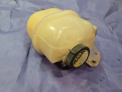Tanque de expansión de desbordamiento depósito refrigerante Toyota MR2 Spyder 2000-2005 - OEM Foto 1 de 4