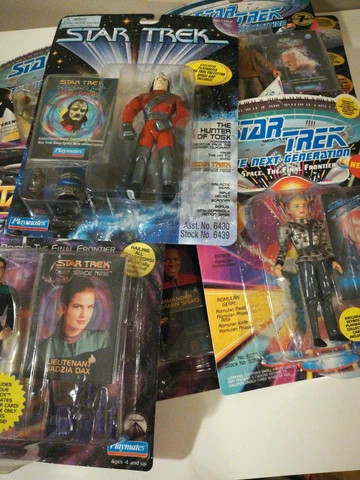Star Trek The Next Generation Voyager Deep Space Nine Figures New Sealed Cover