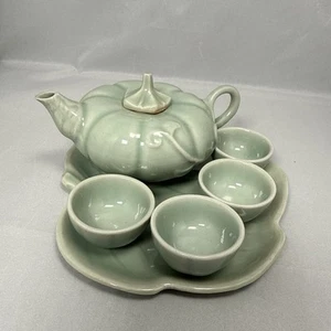 Mini 7-teiliges Teeservice, Celedongrün, Blatt- & Kürbisform, Vintage - Bild 1 von 5