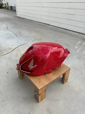 Honda CB500F 2019 tanque de gasolina (leves daños) Foto 1 de 4