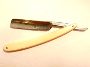 older straight razor marked C.V. HELJESTRAND Eskilstuna Sweden - Picture 1 of 20