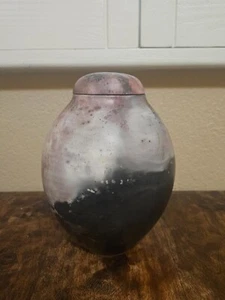 Saggar gebrannt 9" Vintage Kunstkeramik lila und schwarz Vase mit Deckel - Bild 1 von 10