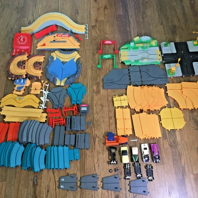 Lote Ideal de Coches Ranura Motorizados, Pista y Accesorios - Como Está Para Piezas - Defectos Listados Foto 1 de 4