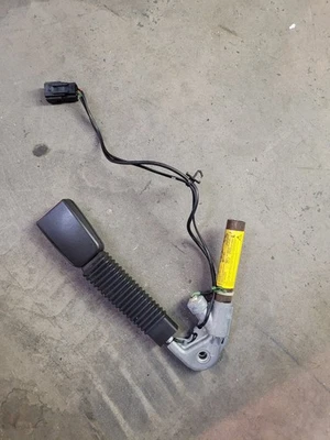 Jaguar XJ8 2006 conductor izquierdo cinturón de seguridad delantero hebilla pieza negra Foto 1 de 4