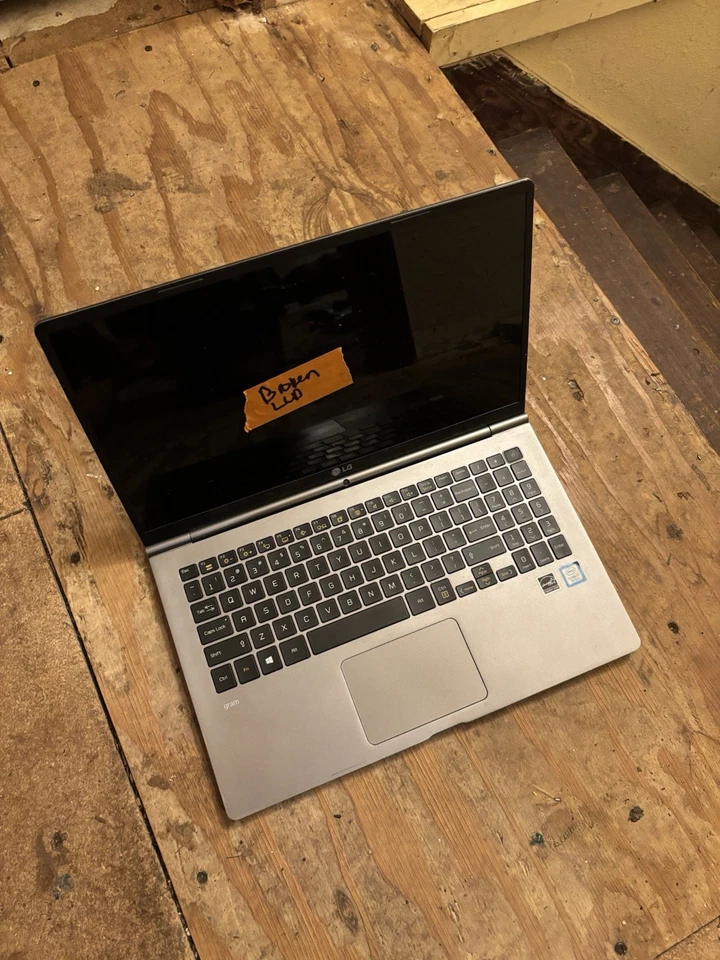 "Laptop 15"" ultraligera LG gram 15Z970 i5 7ª generación, 8 GB de RAM, tal cual, alimentación, LCD defectuosa" Foto 1 de 4