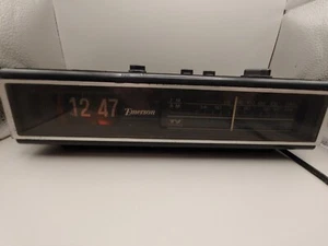 Emerson Flip Clock Radio - Clock and Light Work But Radio And Alarms Not Working - Picture 1 of 10