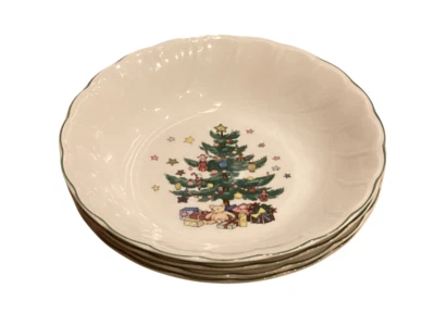 4 cuencos de sopa para todo uso Nikko Happy Holidays 7 5/8" árbol de Navidad de colección Foto 1 de 3
