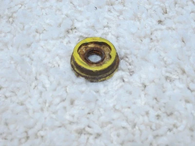 BUICK / CADILLAC OEM ПРОВОД КОЛПАЧОК КОЛЕСА / КРЫШКА КОЛЕСА ЖЕЛТЫЙ МЕТАЛЛИЧЕСКИЙ ЗАМОК ГАЙКА #2C-1 - Изображение 1 из 2