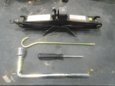 FORENZA   2005 Jack 1358196 - Image 1 of 3