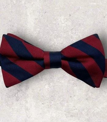 Pajarita de seda TOMMY HILFIGER azul marino borgoña a rayas con:2,4" usada en excelente estado Foto 1 de 2