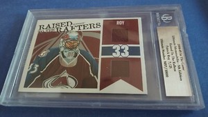 PATRICK ROY 04-05  ULTIMATE MEMORABILIA RAISED TO THE RAFTERS GLOVE JERSEY /25