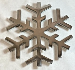 Crate & Barrel Silver-Tone 7" Snowflake Trivet Winter Kitchen Home Decor - Picture 1 of 5