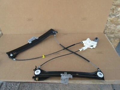 2005 MERCEDES-BENZ CLK 320 CONVERTIBLE FRONT RIGHT WINDOW REGULATOR WITH MOTOR - Image 1 of 4