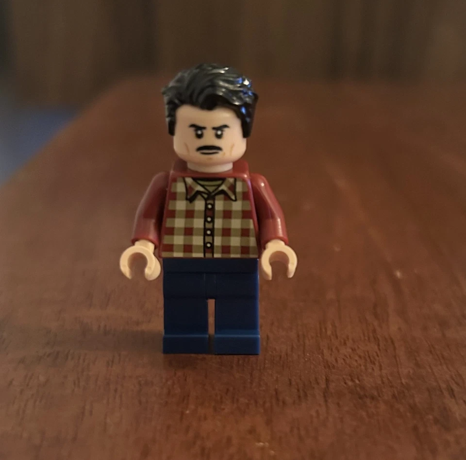 Lego TWILIGHT: The Cullen House - Charlie Minifigure - 21354 - Image 1 of 1