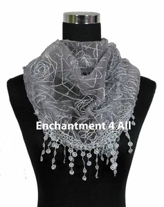 Bufanda de encaje floral triangular envolvente borde de ganchillo, gris - Imagen 1 de 3