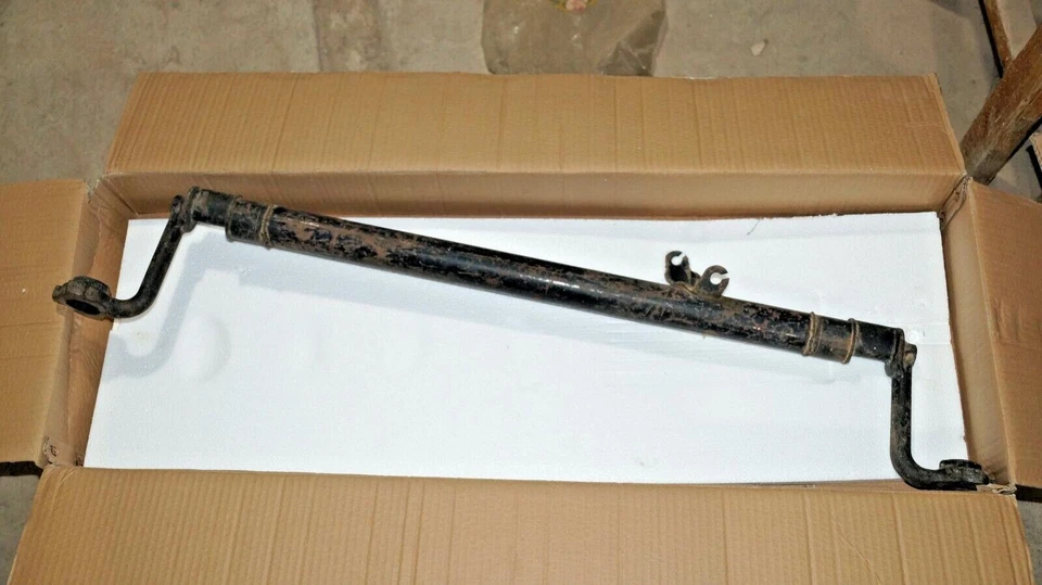 Barre stabilisatrice arrière neuve d'origine 8203749 pour Renault 4CV R1062 Foto 1 de 4