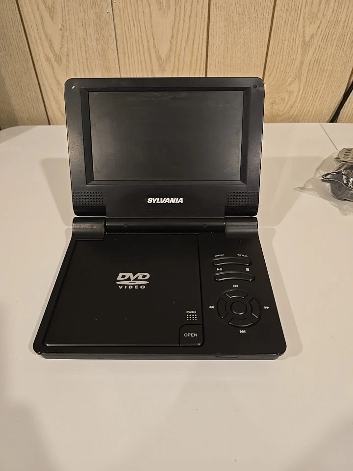 Reproductor de DVD portátil Sylvania SDVD7014 negro 7 pulgadas SDVD7014 leer descripción  Foto 1 de 4