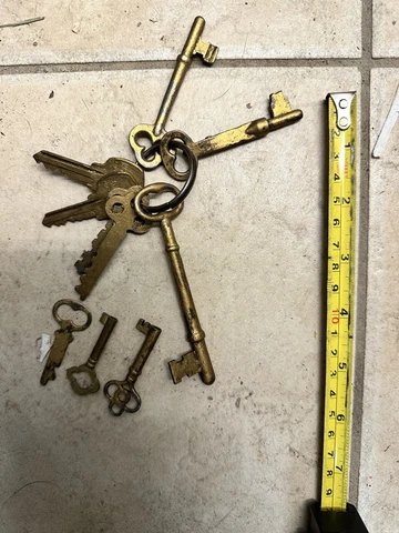 assortment of keys & Skeleton Keys - lot of 10 - painted gold Cover