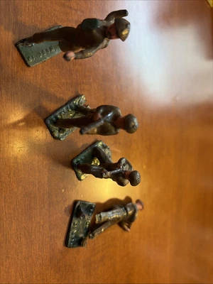 Lote de 4: Raros soldados del ejército de plomo o metal fundido Barclay de 1930 hechos en Inglaterra Foto 1 de 4