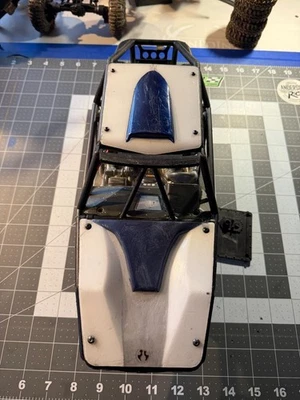 Axial Capra Currie Cage Chassis w/ Body/Interior/1/10 Crawler - Image 1 of 4