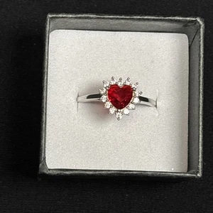 ❤️ Sterling Silver Ring Size 7 – Heart-Shaped Lab-Grown Ruby 0.95 ct + Sparkling - Picture 1 of 8
