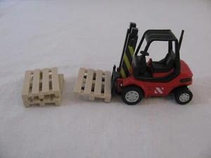 Hongwell Cararama Diecast O Scale Red Forklift Truck w/ Pallets 1/43 EX - Picture 1 of 8