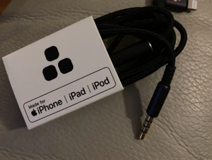 Apple type connector to 2.5 MM headphone cable with inline mic 1.2 M New - Photo 1 sur 3