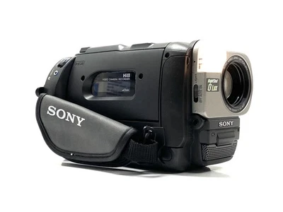 SONY CCD-TR717E Hi8 Tape Digital Video Camera HANDYCAM Complete BOXED SET - Image 1 of 4