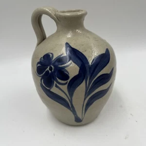 Williamsburg WPF Pottery 2002 Jug-Shaped Vase, Blue Flower - Picture 1 of 5