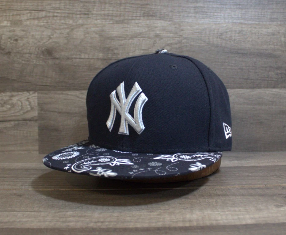 New Era 59Fifty New York Yankees Blue Paisley Fitted Hat Cap Unisex Adults 7 1/2 - Image 1 of 4