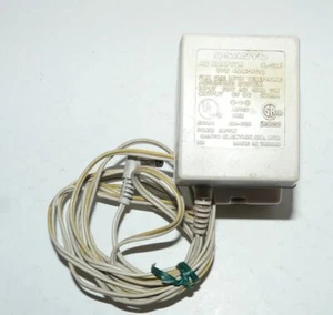 CHARGEUR SECTEUR SANYO 9L-120H + CONVERTISSEUR FRANZUS F11 50 WATTS 110V/220V - Photo 1 sur 9