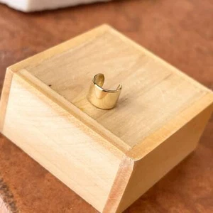 10KT Yellow Gold Polished Rounded Ear Cuff Earring NEW Adjustable Cuff - Picture 1 of 7