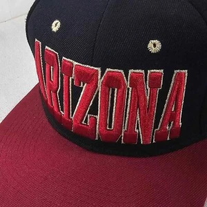 Gorra Headlines ARIZONA Leader Blockbuster negra Sedona Red Era Snapback. - Imagen 1 de 4