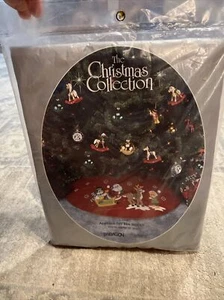 New Paragon Needlepoint Applique Felt 35” Tree Skirt Kit The Christmas Santa - Picture 1 of 4