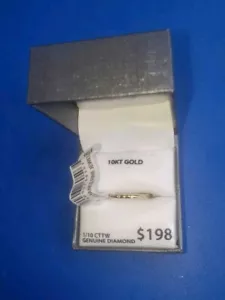 Anello fidanzamento/matrimonio in oro giallo massiccio 10 kt con brillantezza. Diamante 1/10 CTTW. Taglia 7 - Foto 1 di 7