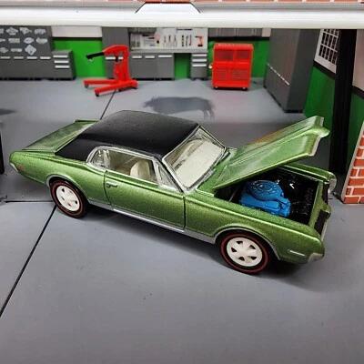 1968 MERCURY COUGAR  2001 JOHNNY WHITE LIGHTNING MUSCLE CARS U.S.A.  1:64 Wheels - Image 1 of 4