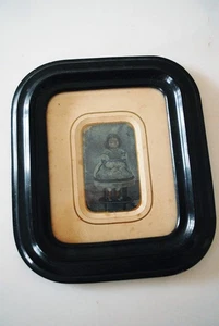Joli Daguerréotype colorisé-Circa1850/55-petite fille debout sur une chaise-H8L5 - Imagen 1 de 7