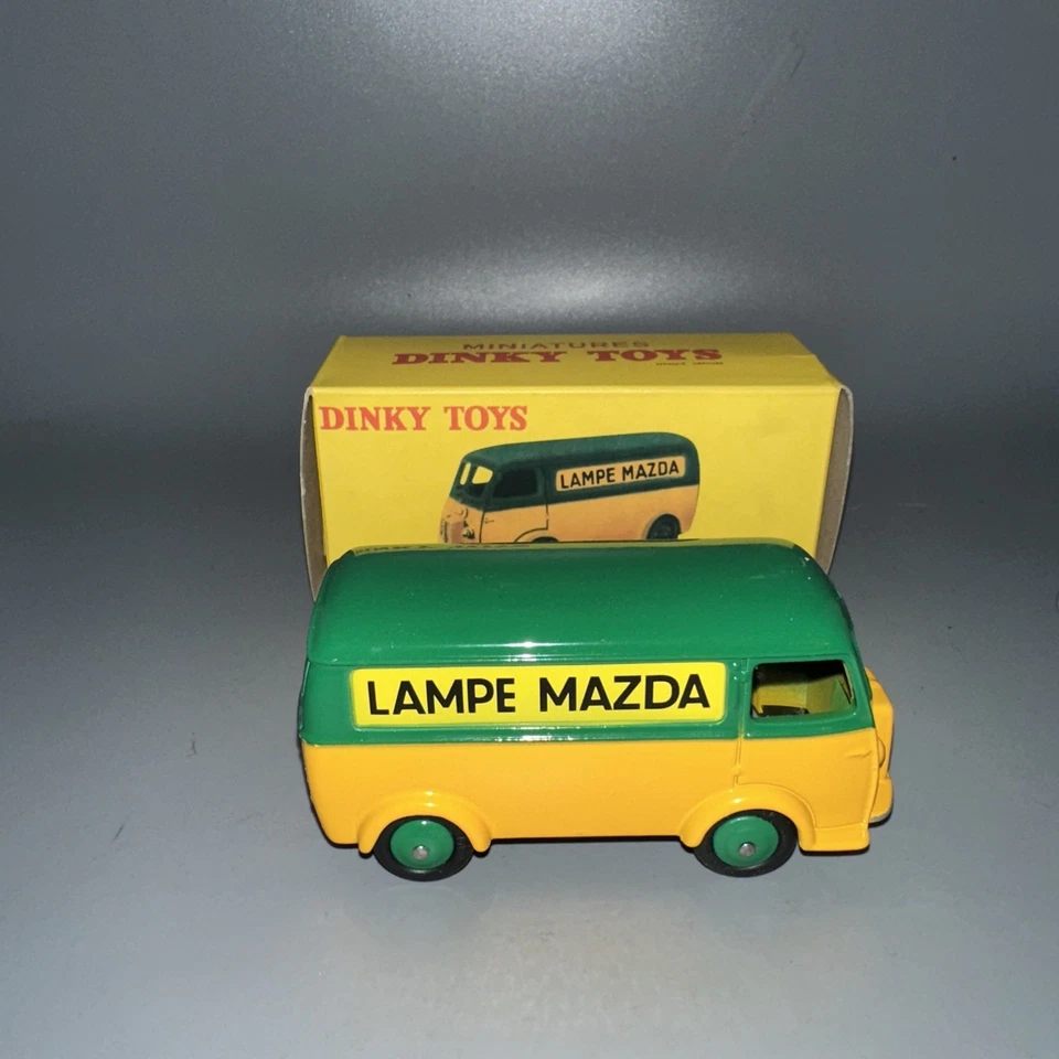 1:43 Atlas Dinky Toys 25B Peugeot Fourgon Tole D.3.A LÁMPARA MAZDA Diecast Verde Foto 1 de 2