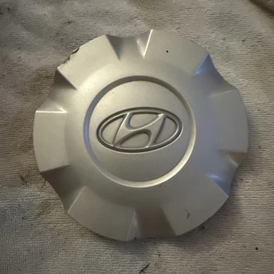 Tapa central Hyundai Accent Silver 2006-2008 52961-1E100 OEM Foto 1 de 4