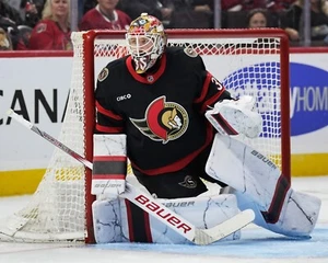 Linus Ullmark Protecting the Net Ottawa Senators 8x10 NHL Hockey Photo - Picture 1 of 1