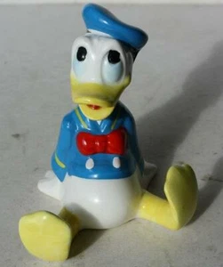Donald Duck Figurine Sitting Great Face Outfit Walt Disney Productions Japan VTG - Picture 1 of 1