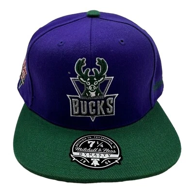 Sombrero ajustado Mitchell & Ness Milwaukee Bucks 40 aniversario verde púrpura 7 1/4 Foto 1 de 4
